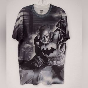 Batman T-Shirt Graphic Jersey Knit  Size Large 42/44.